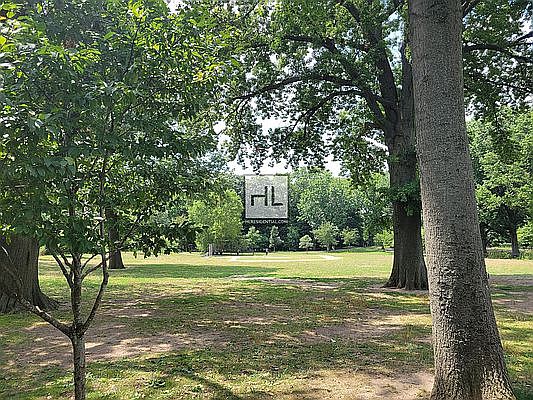3rd image of 80-23 Park Ln