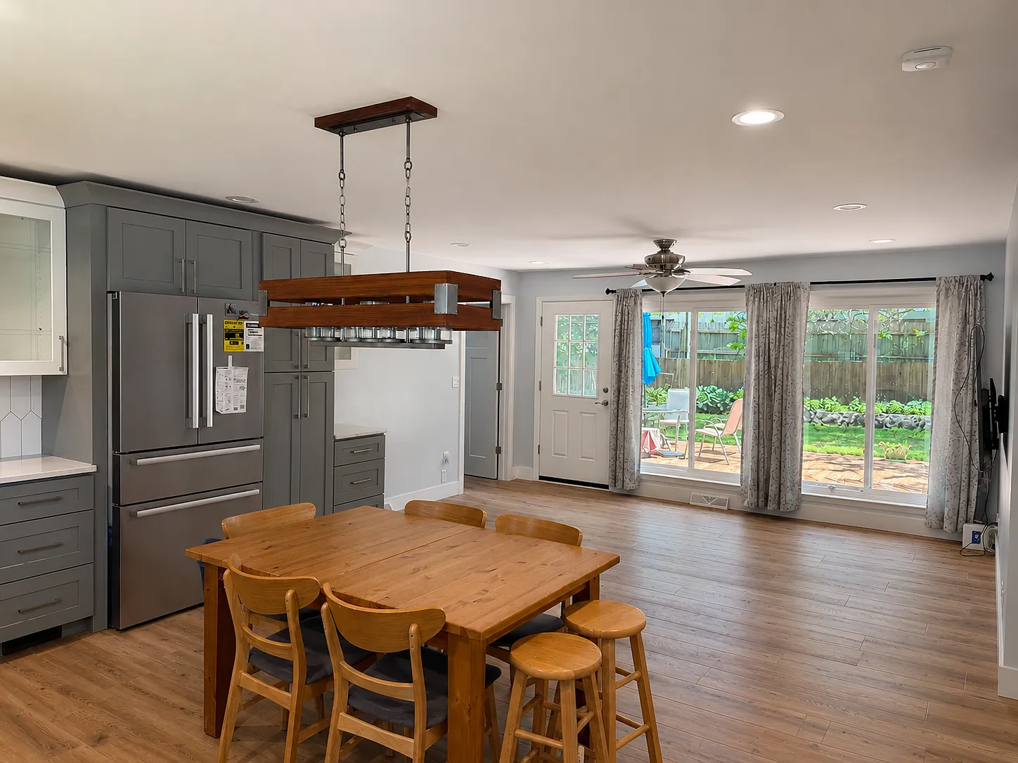 3 bed, 989 sqft, $2,600 — Photo 2