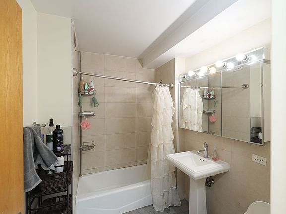 4th image of 91 2nd Ave #2FRT