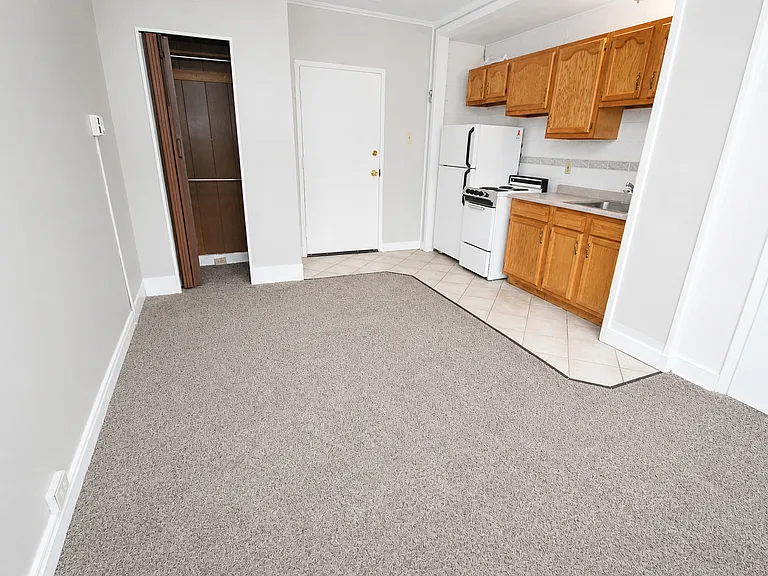 Studio (Unit 23)