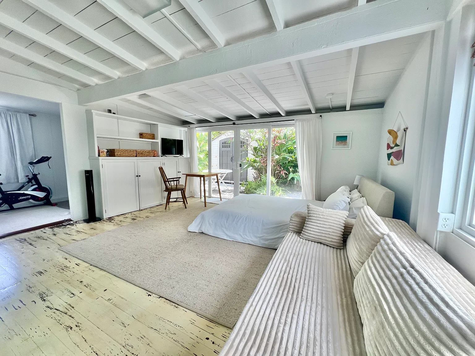 Aukai Ave, Honolulu — Photo 2