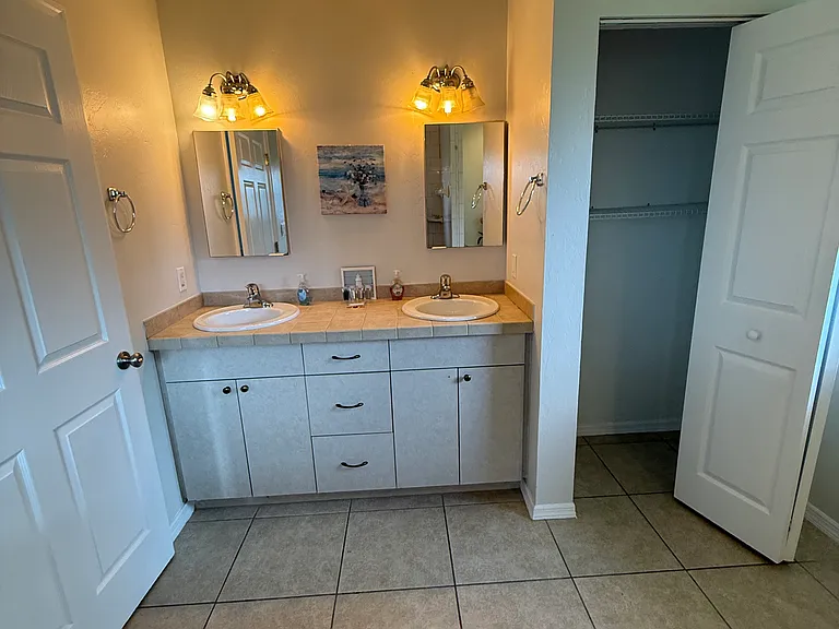 Primary bath, double sinks and linen closet