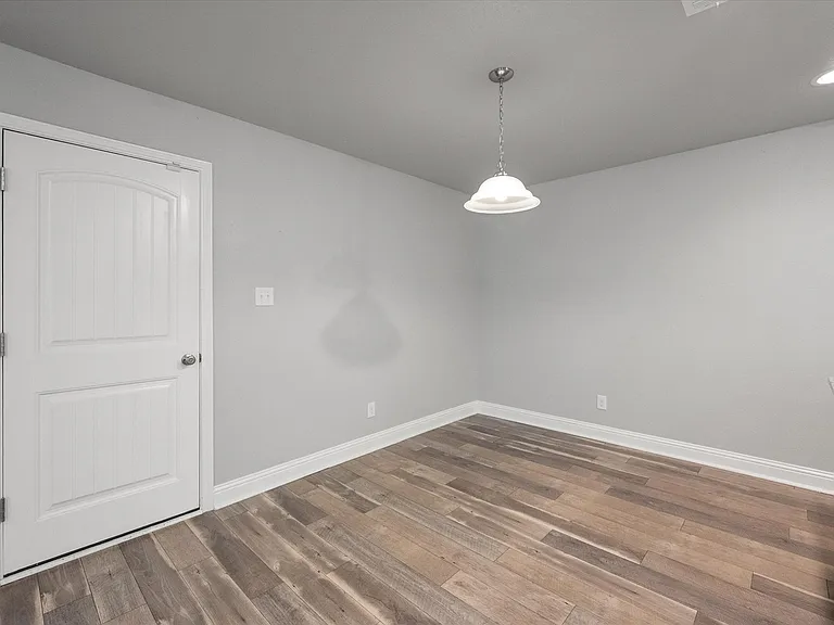 438 Sabine Ave — Photo 5