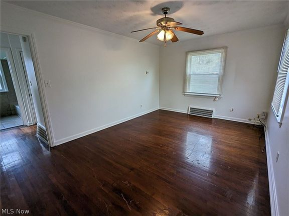 2nd image of 912 Clinton Ave