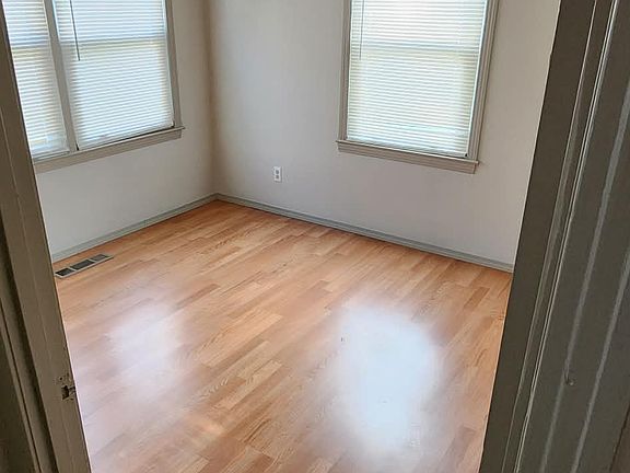 4th image of 4609 SE 23rd St