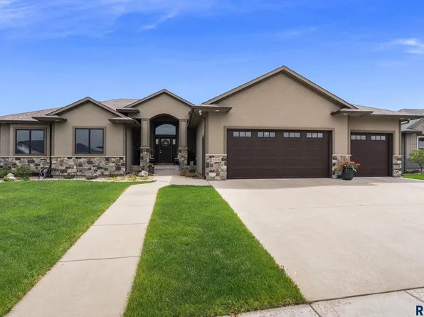 9309 W Lakeside Cir, Sioux Falls, SD 57107