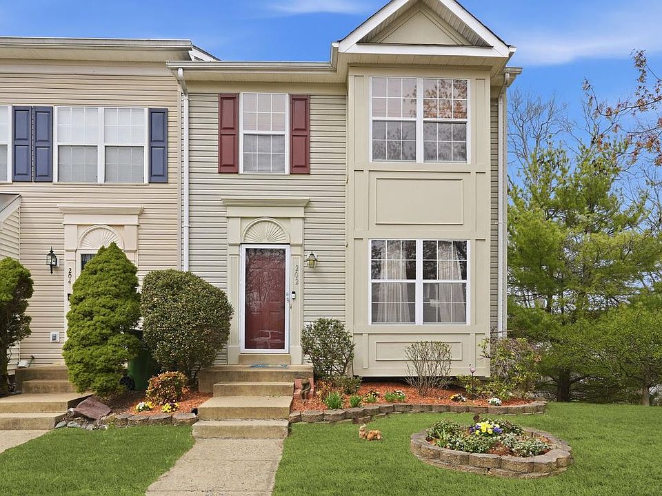 1st image of 202 Sterling Ct