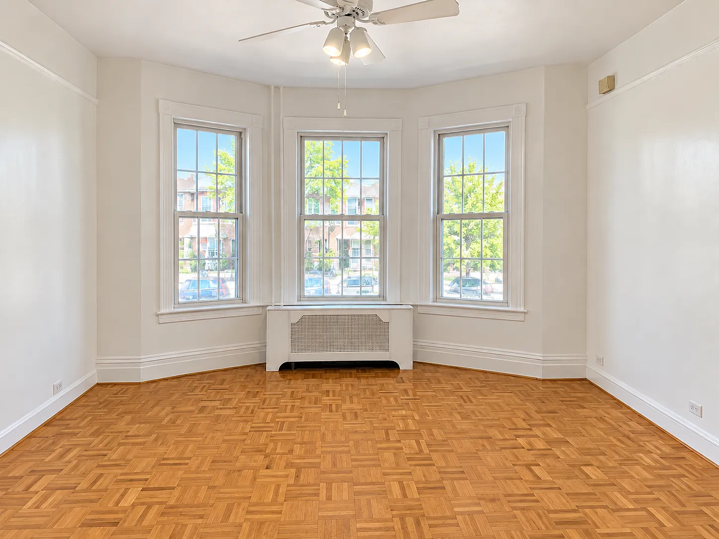 3 bed, 1000 sqft, $3,200 — Photo 3