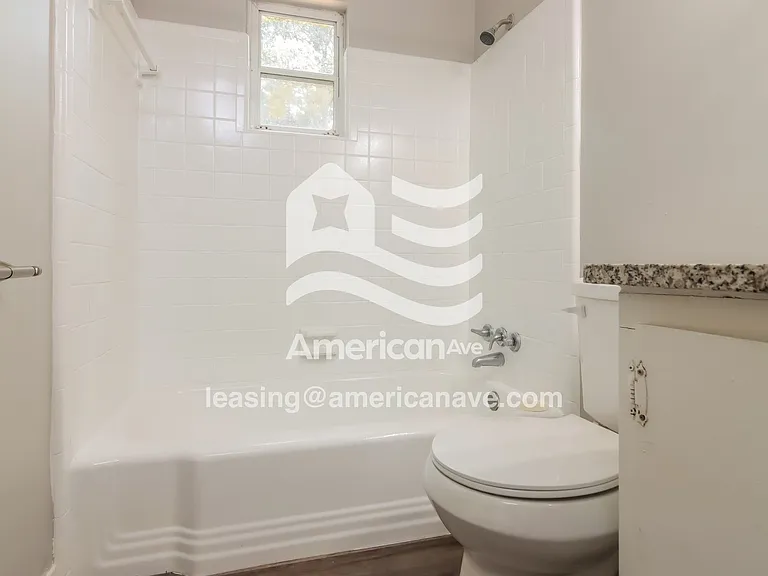 1732693_013_bathroom_14.jpg
