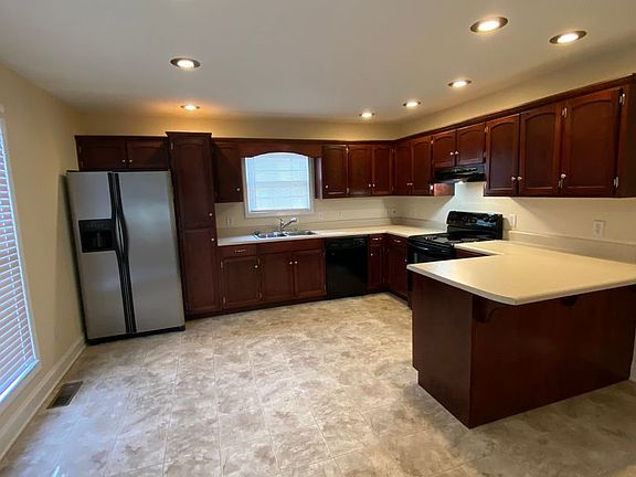 4th image of 3520 Walnut Grove Ln NE
