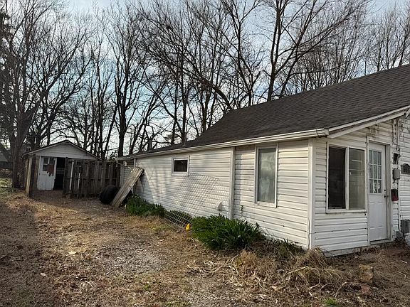 3rd image of 1339 N Concord Avenue