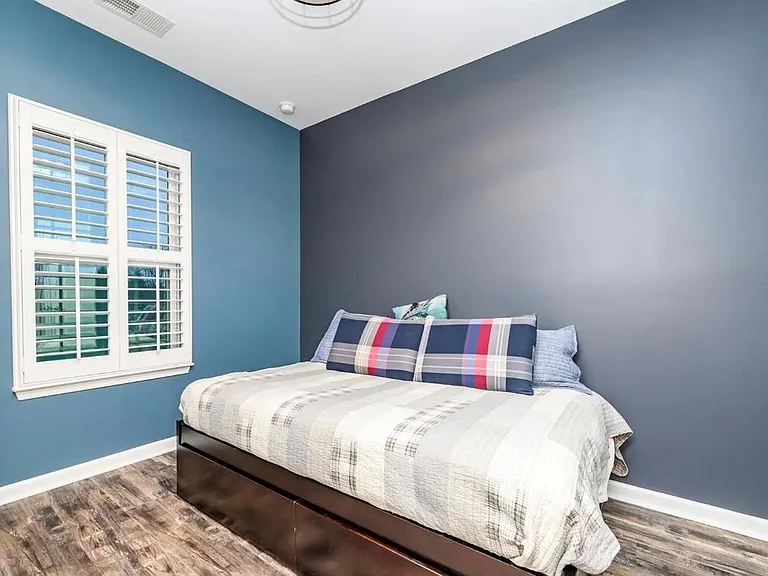 303 Bayside Ct — Photo 3
