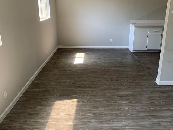 5th image of 11557 Erwin St #8
