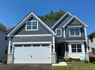 1N240 Fanchon St, Wheaton, IL 60187