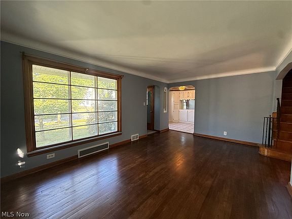 2nd image of 1222 Argonne Rd