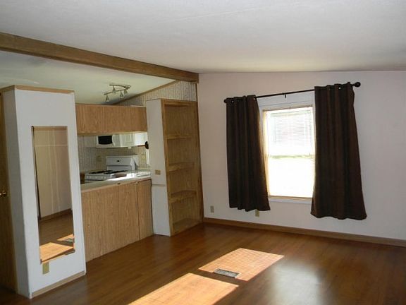 5th image of 205 Lakeview Dr