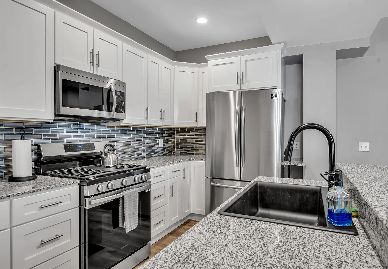 4 bed, 2.0 bath, 1824 sqft, $4,500 — Photo 4