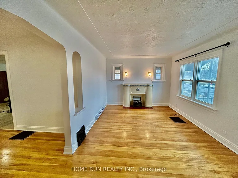 704 Brookfield Rd S — Photo 10