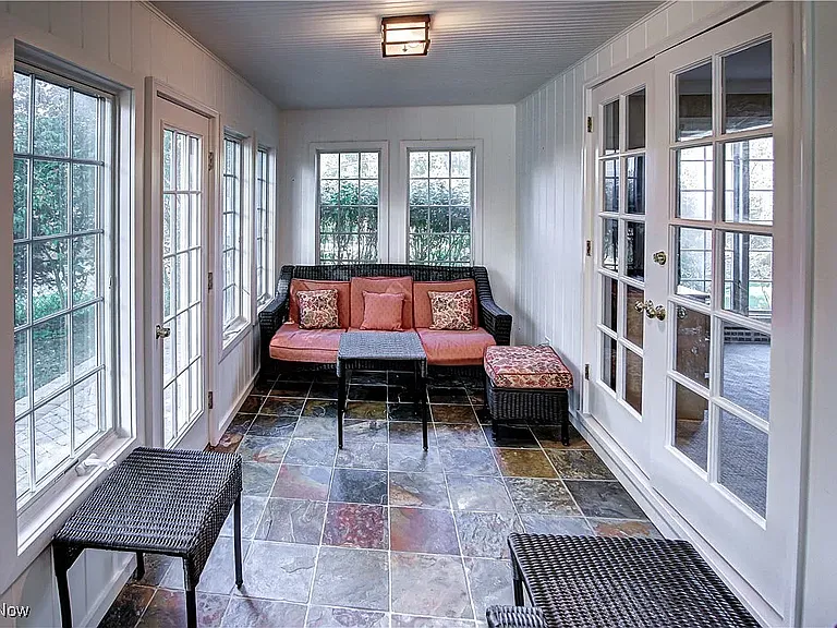 18220 Parkland Dr — Photo 15
