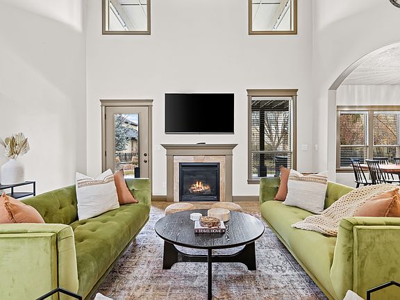 4th image of 1010 E Rubicon Dr