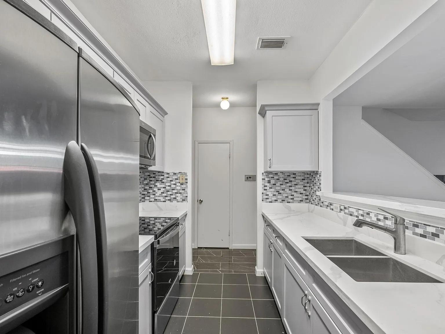 2 bed, 2.5 bath, 1600 sqft, $1,850 — Photo 2