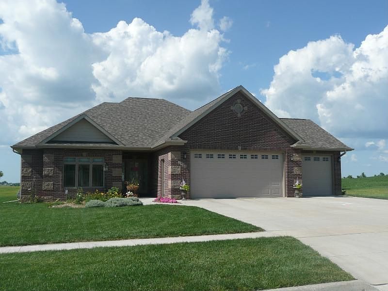 2nd image of 1000 Meadow Crest Dr