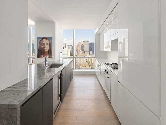 4th image of 400 Park Ave S #37C
