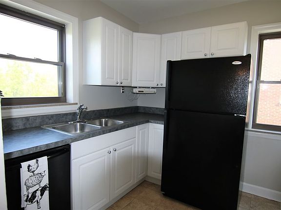 4th image of 17 Rose Ave