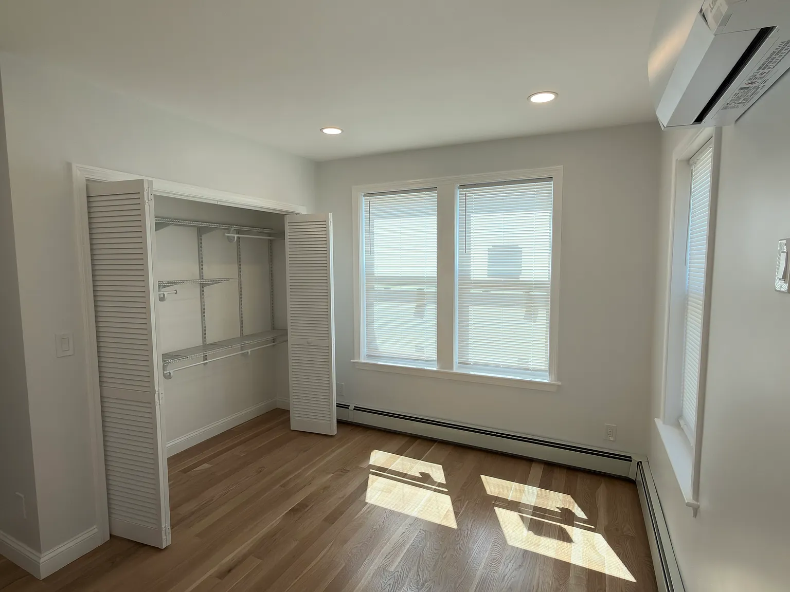 2 bed, 1000 sqft, $3,000 — Photo 1