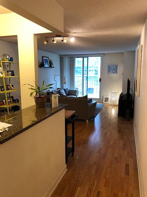 1st image of 1250 N La Salle Dr APT 601