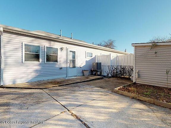 4th image of 228 Garfield Ave