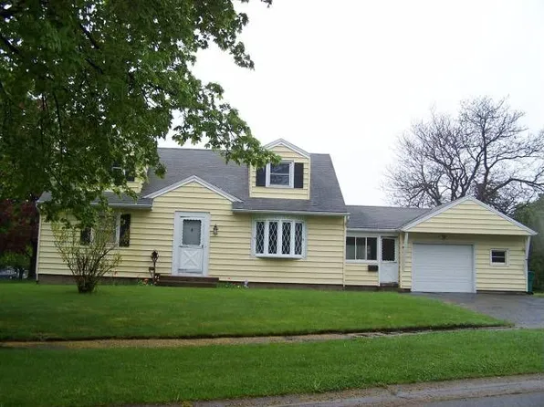 34 Little Creek Dr, Rochester, NY 14616