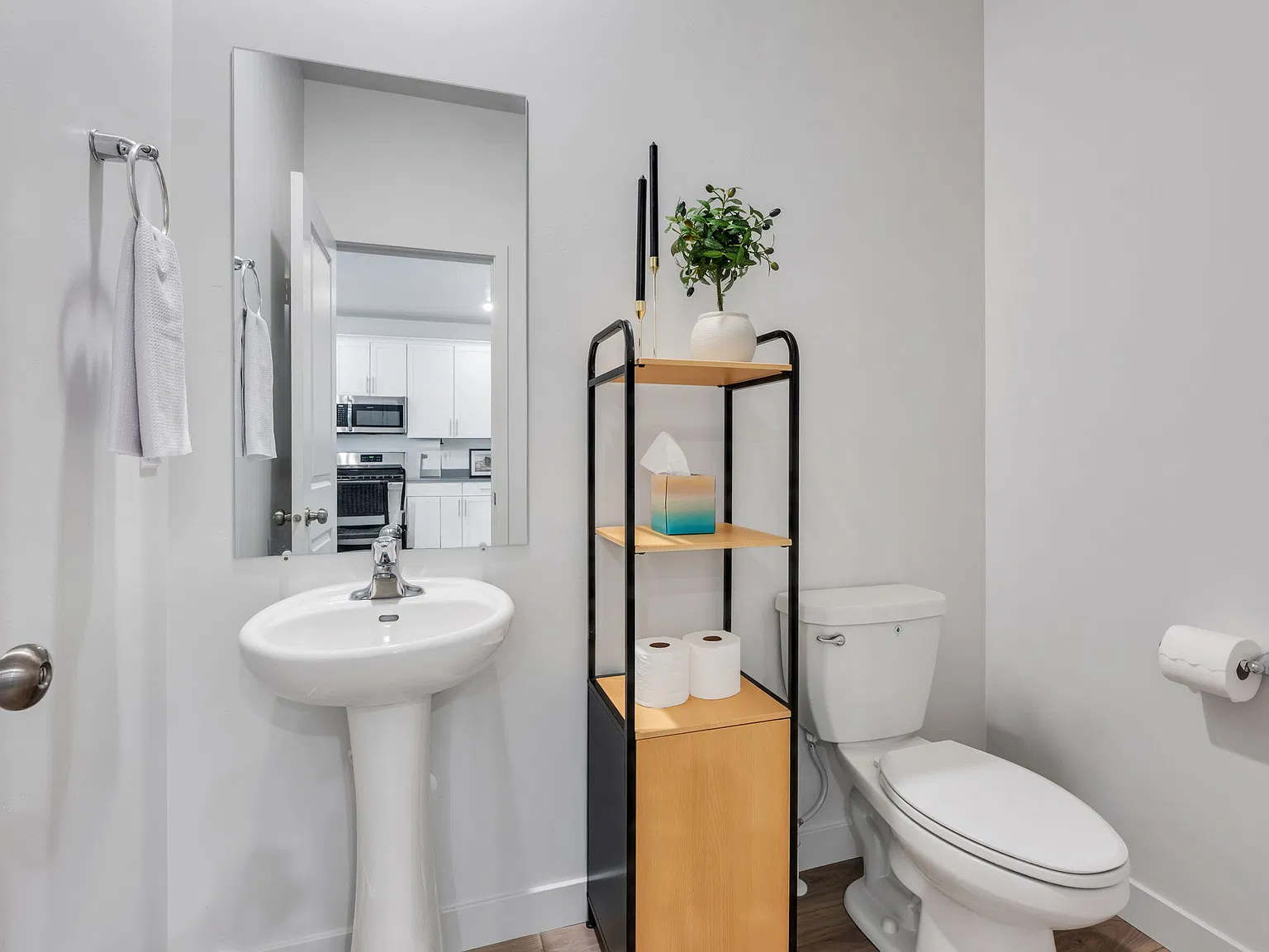 3 bed, 2727 sqft, $2,150 — Photo 2