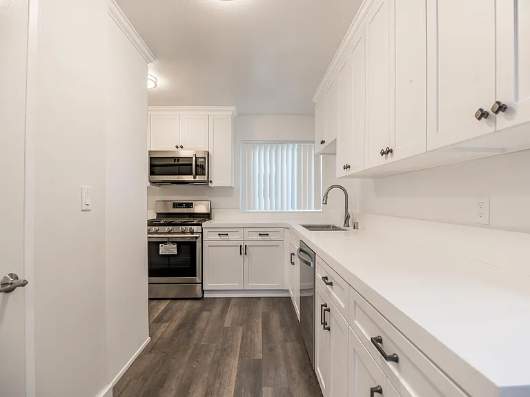 12659 Moorpark St #12 — Photo 7
