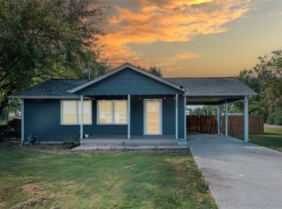 108 W 40th Pl, Sand Springs, OK 74063