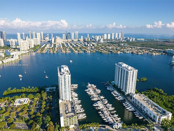2nd image of 17301 Biscayne Blvd APT 2001