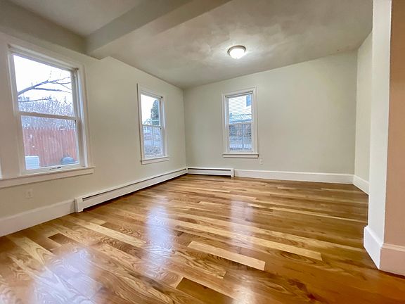 4th image of 285 Whitwell St #1R