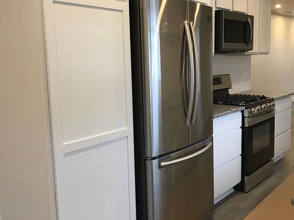 4th image of 23803 Reynolds Ave