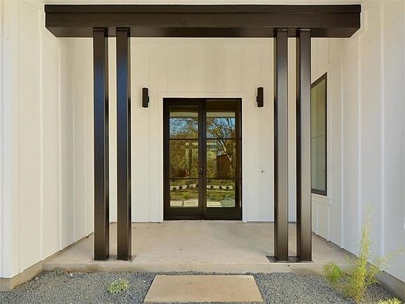 5th image of 4904 Valley Oak Dr