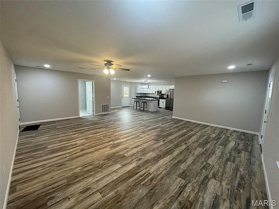 3rd image of 1191 W 430th Rd