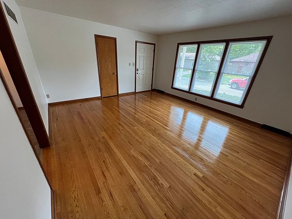 4th image of 1725 S Scott Ave