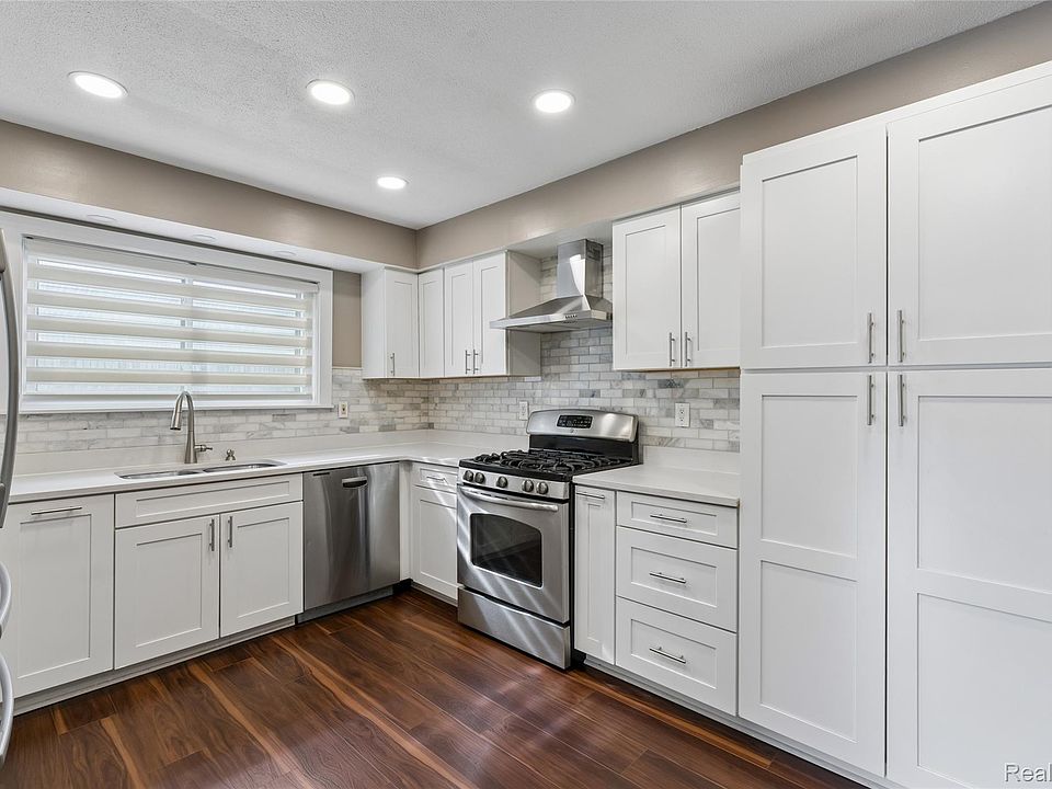 2108 Adrienne Dr, photo 20
