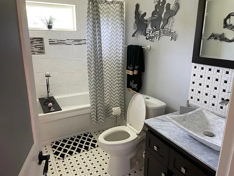 717 Pelican Bay Dr — Photo 12