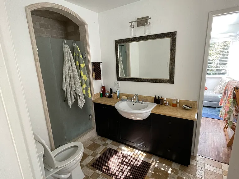 819 W Mission St — Photo 10