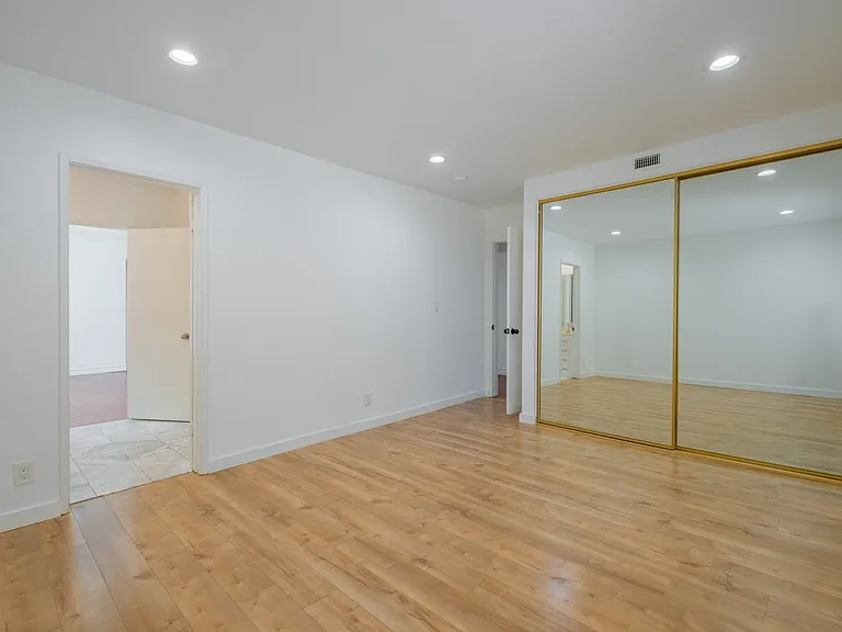 4321 Clear Valley Dr — Photo 36