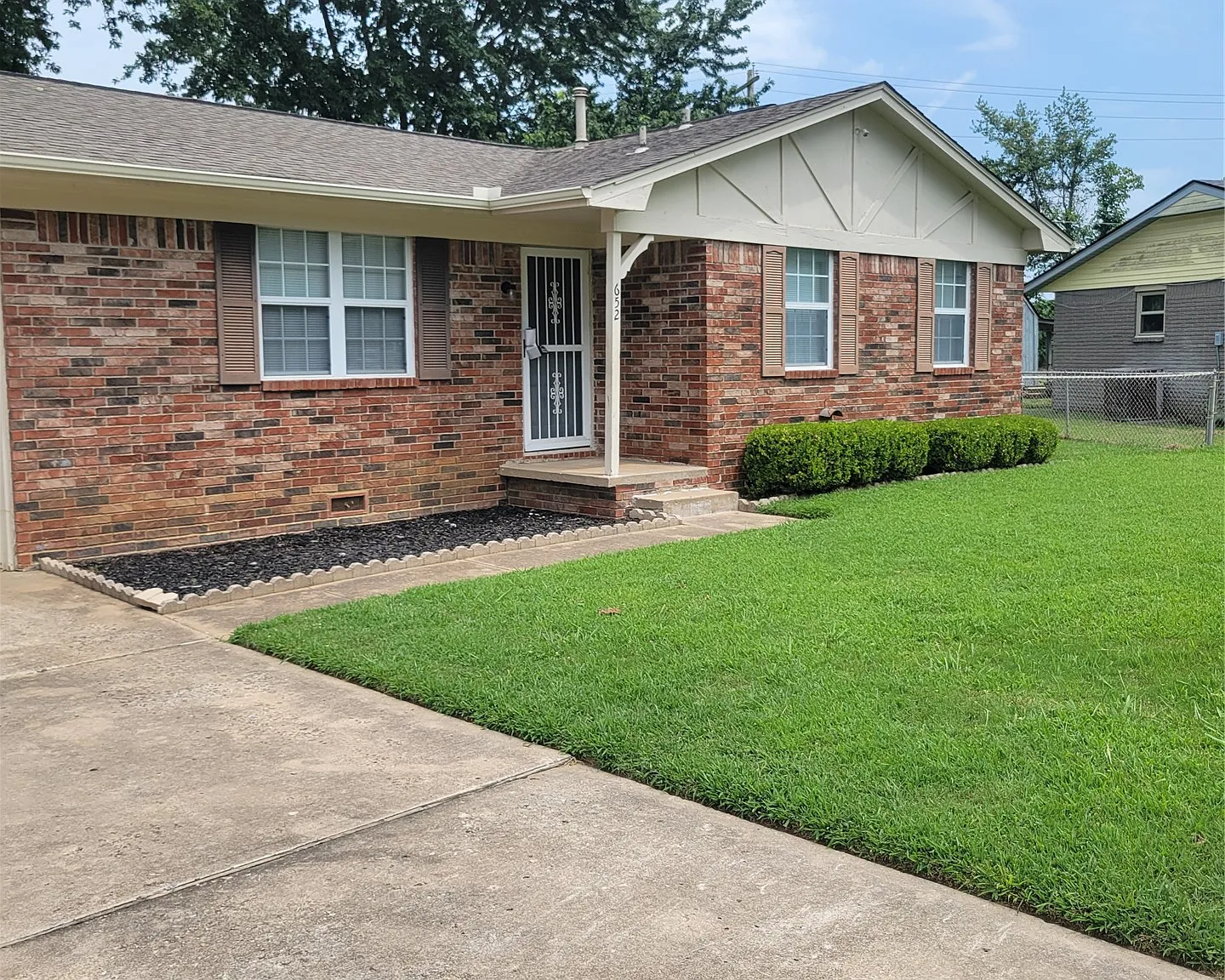 3 bed, 1.5 bath, 1114 sqft, $1,550 — Photo 3