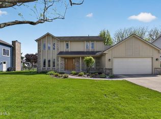 1284 Woodstream Rd, Perrysburg, OH 43551
