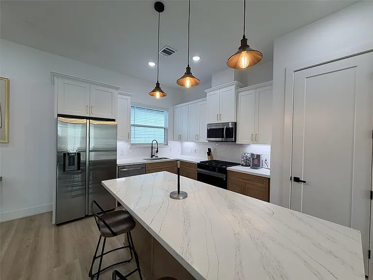 2706 Cochran St — Photo 8
