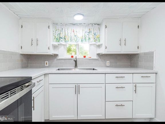 5th image of 707 Wayside Way #1