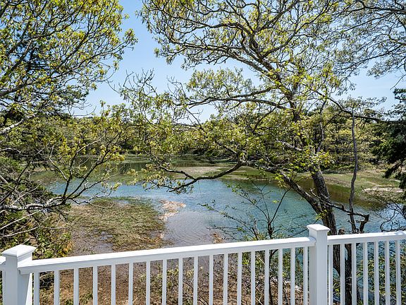 5th image of 260 Blue Heron Road